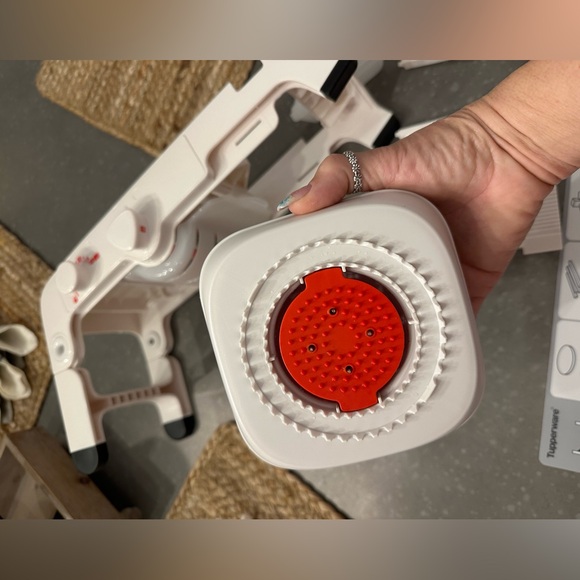 Tupperware Mandolin - Picture 5 of 5